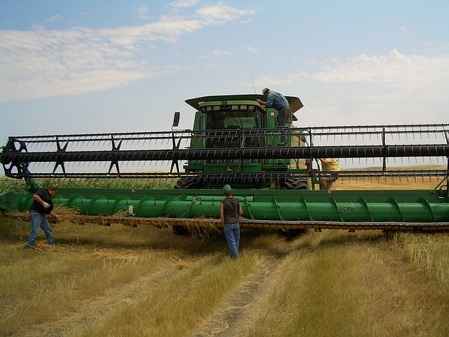 32' wide John Deere combine\nharvests enough wheat in a day to make 32000 loaves of bread