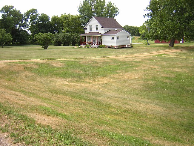 large lawns, mown, begin in eastern SD