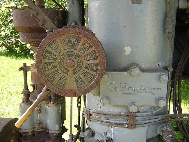 4 (independent) cylinder 100hp 1917 diesel tugboat engine