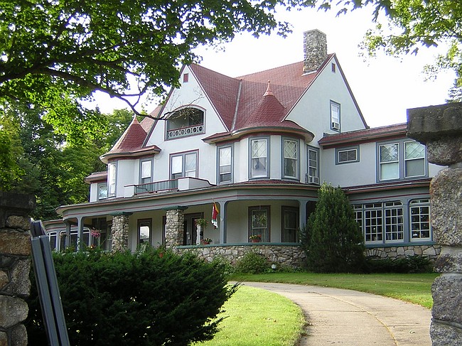 Milburn Inn (also B&B in Bethlehem), built 1913